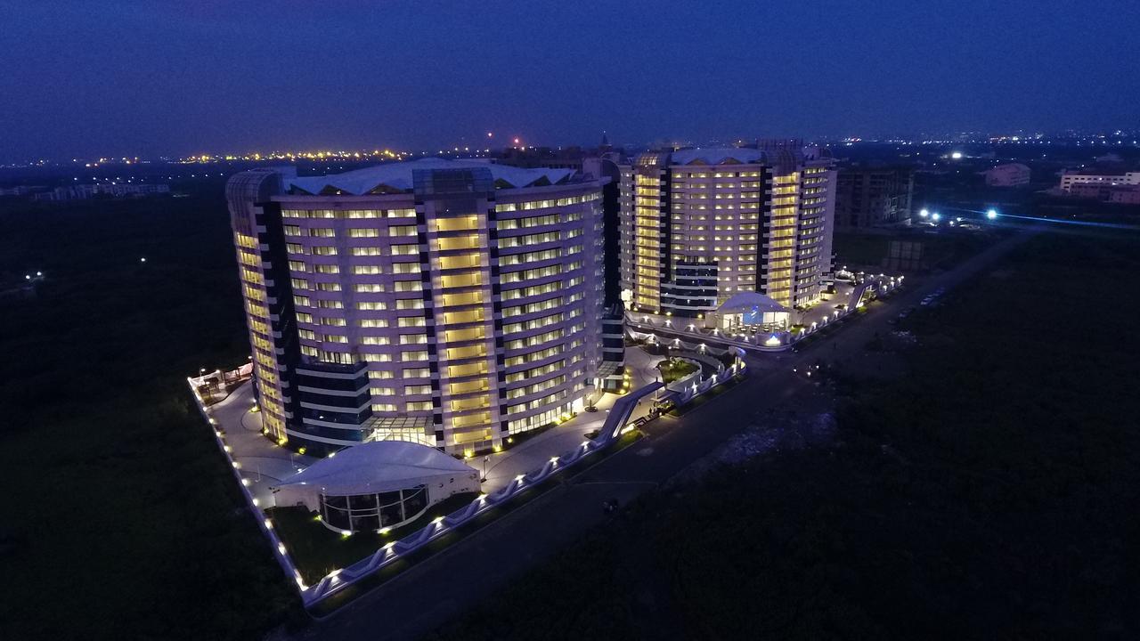 Rajhans Belliza Service Apartment Surat Buitenkant foto