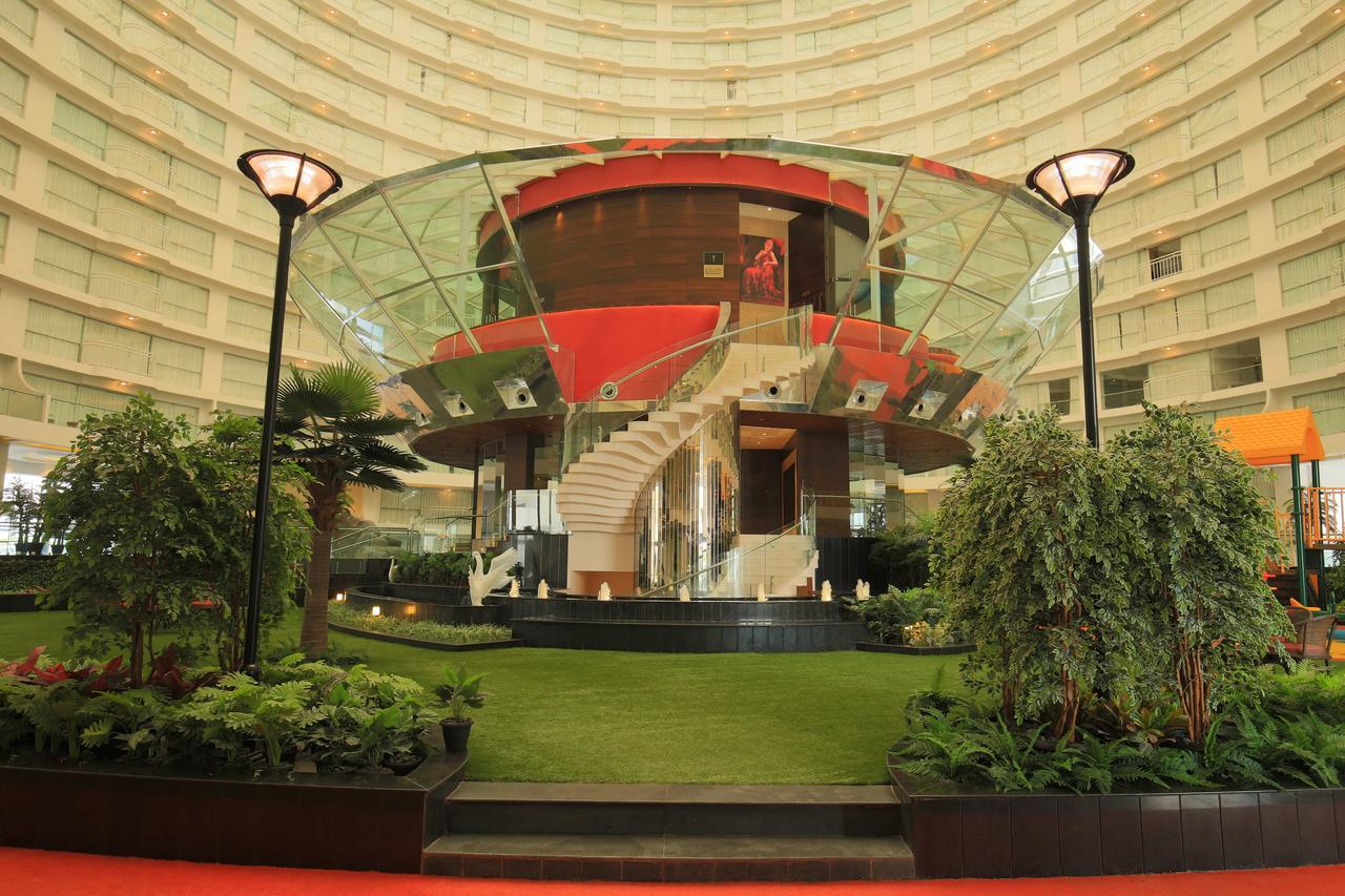 Rajhans Belliza Service Apartment Surat Buitenkant foto