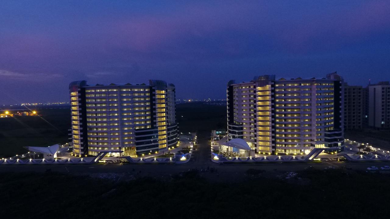 Rajhans Belliza Service Apartment Surat Buitenkant foto