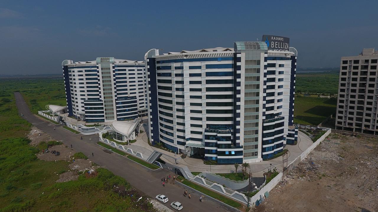 Rajhans Belliza Service Apartment Surat Buitenkant foto