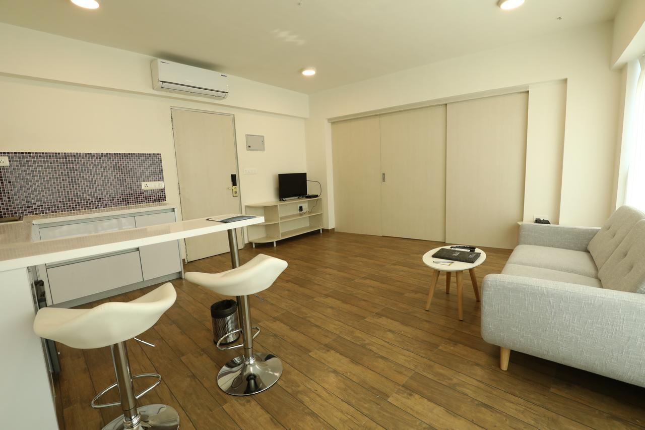 Rajhans Belliza Service Apartment Surat Buitenkant foto