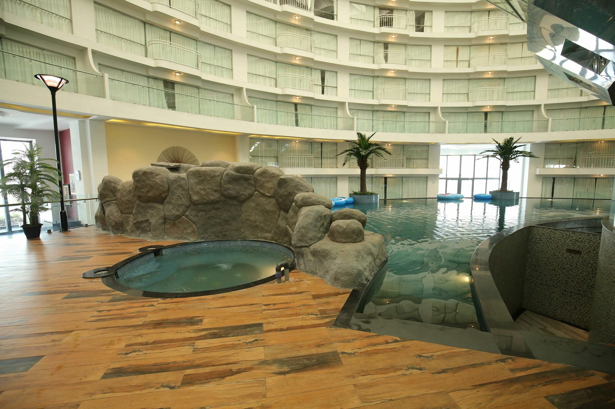 Rajhans Belliza Service Apartment Surat Buitenkant foto